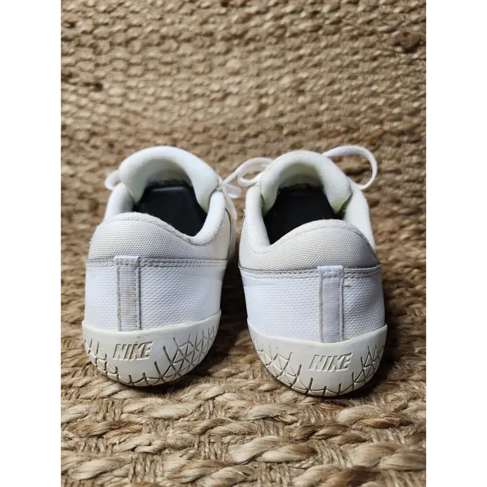 Nike Sideline IV Womens Size 7 White Cheerleading Shoes Low Top Athletic Sneaker
